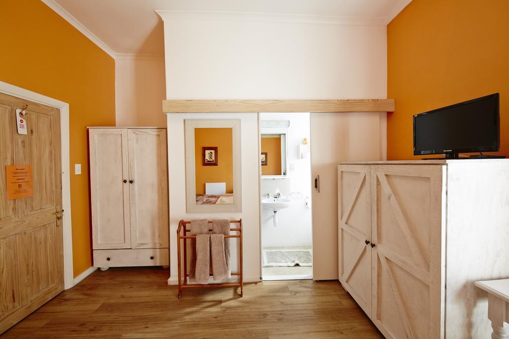 House On The Hill Albergue *